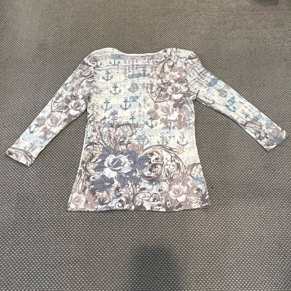 One World Top - Picture 3 of 4